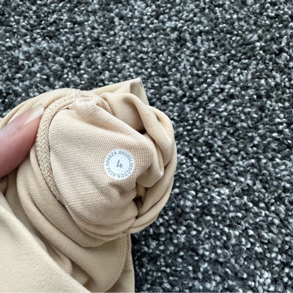 Lululemon Align™ High-Rise Pant 25" size 4 perfect condition. Color: Prosecco - Picture 11 of 11